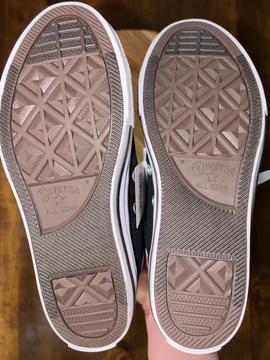 Converse Chuck Taylor All Star Mid – Size 2 (Kids) Black with Daisy design NWT - Picture 4 of 5